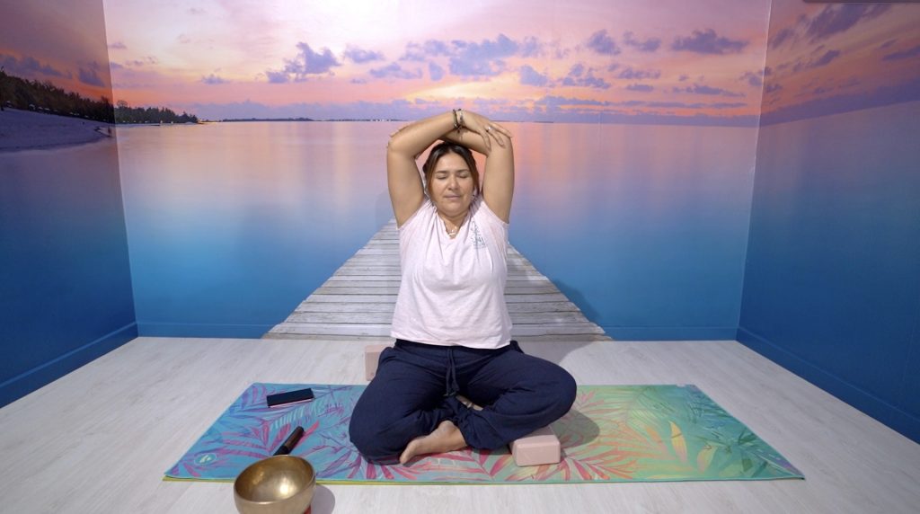 Sesión de Yoga de una hora y media, donde abordaremos la relajación consciente, ejercicios de respiración (pranayamas), posturas (asanas) y una breve meditación.